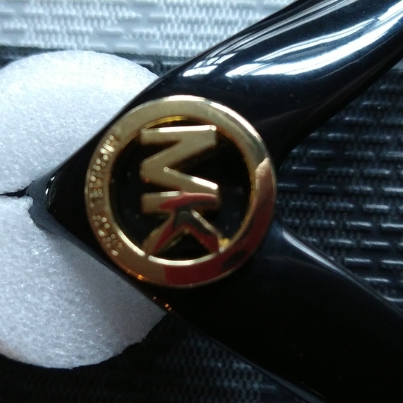 Michael kors NWOT flip-flops - Picture 3 of 7